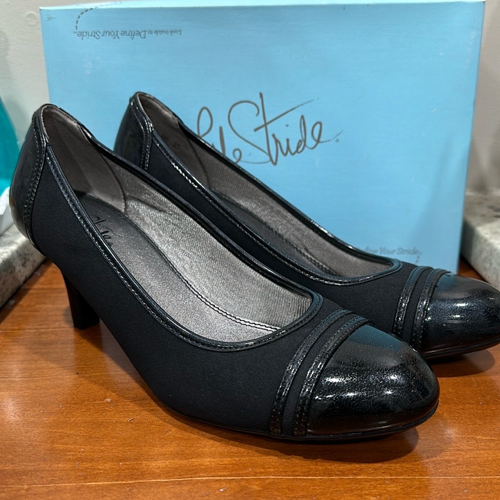 LIFE STRIDES Petunia pumps sz 9.5